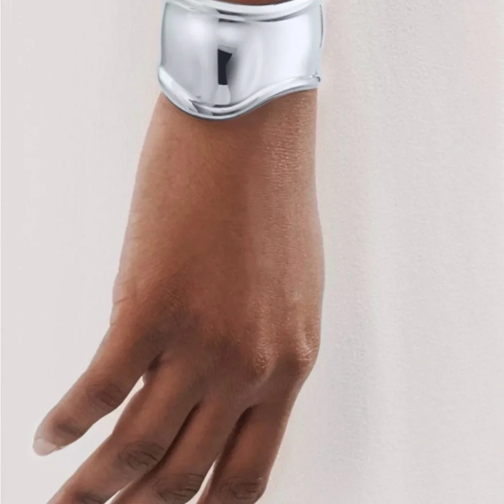 SILVER COLOR BONE CUFFING BRACELET